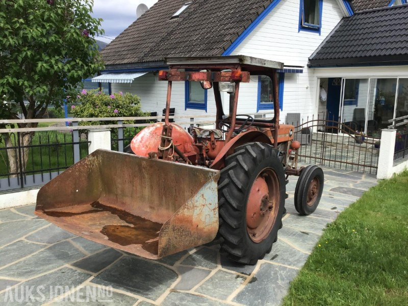1966 Massey-Ferguson 130 Traktor m/Dalen-skuffe - Farm tractor: picture 3 1966 Massey-Ferguson 130 Traktor m/Dalen-skuffe - Farm tractor: picture 3