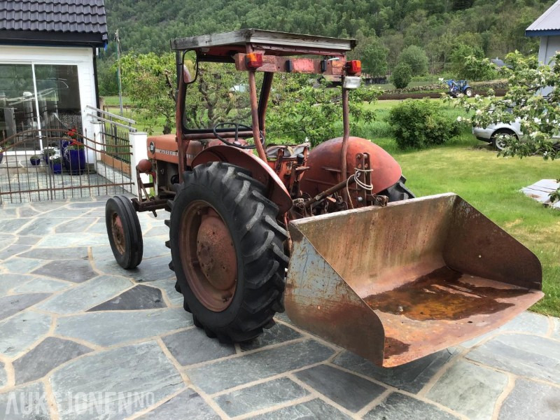 1966 Massey-Ferguson 130 Traktor m/Dalen-skuffe - Farm tractor: picture 4 1966 Massey-Ferguson 130 Traktor m/Dalen-skuffe - Farm tractor: picture 4