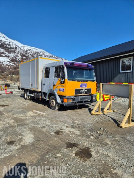 Box truck 1997 MAN 10.224 LC Mannskapsbil med bakløft - 344980KM: picture 1