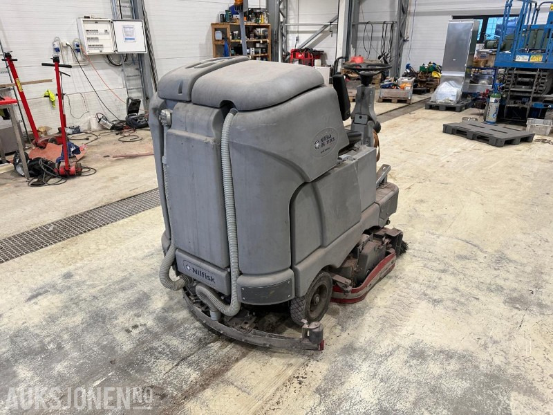 2008 Nilfisk BR1100S Koste og feiemaskin - Construction equipment: picture 4 2008 Nilfisk BR1100S Koste og feiemaskin - Construction equipment: picture 4