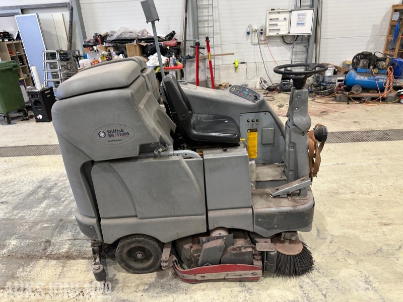 2008 Nilfisk BR1100S Koste og feiemaskin - Construction equipment: picture 1 2008 Nilfisk BR1100S Koste og feiemaskin - Construction equipment: picture 1