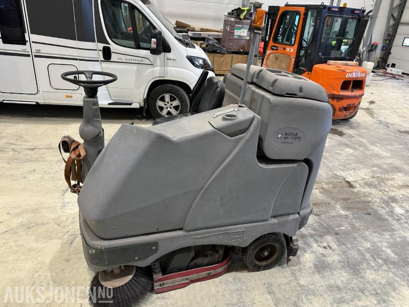 2008 Nilfisk BR1100S Koste og feiemaskin - Construction equipment: picture 3 2008 Nilfisk BR1100S Koste og feiemaskin - Construction equipment: picture 3