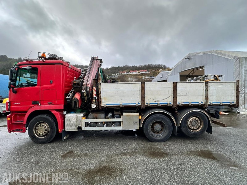 2009 Mercedes-Benz 2551L/42 6X2M Kranbil m/Fassi F235XP kran | Luft foran og bak | Krok og plan, 305520km - Crane truck: picture 2 2009 Mercedes-Benz 2551L/42 6X2M Kranbil m/Fassi F235XP kran | Luft foran og bak | Krok og plan, 305520km - Crane truck: picture 2