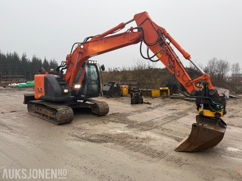 2014 Hitachi Zaxis 135us BELTEGRAVER ENGCON ROTOTILT SERVICEHISTORIKK SENTRALSMØRING 2 SKUFFER - Excavator: picture 2 2014 Hitachi Zaxis 135us BELTEGRAVER ENGCON ROTOTILT SERVICEHISTORIKK SENTRALSMØRING 2 SKUFFER - Excavator: picture 2