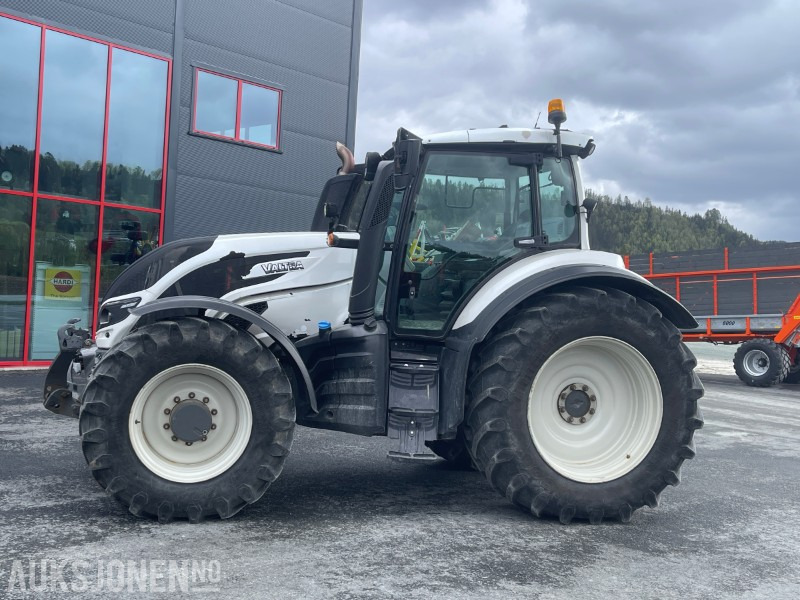 2015 Valtra T214D Versu Direct - Front Hydr. - EU OK 2027 - 50 km/t - Farm tractor: picture 2 2015 Valtra T214D Versu Direct - Front Hydr. - EU OK 2027 - 50 km/t - Farm tractor: picture 2