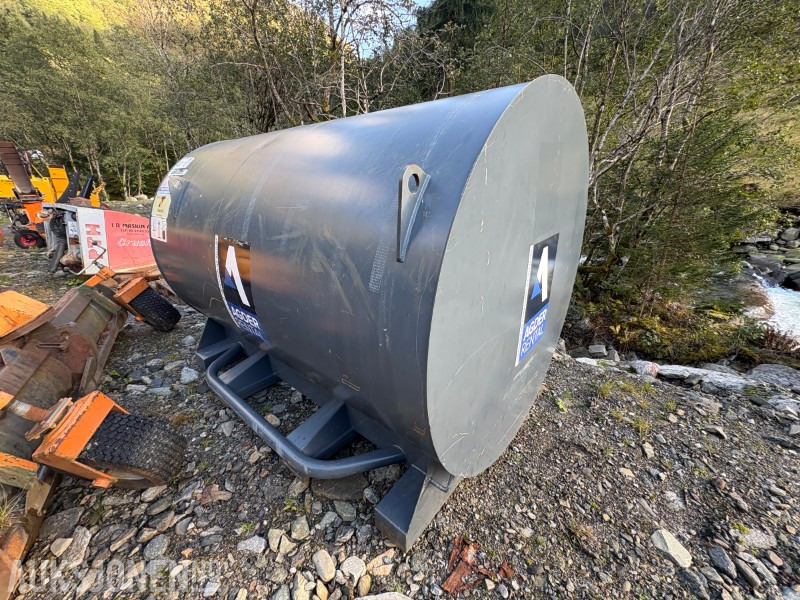 2021 Fuel Proof 4500 liter dobbelvegget dieseltank med pumpeanlegg - Construction equipment: picture 3 2021 Fuel Proof 4500 liter dobbelvegget dieseltank med pumpeanlegg - Construction equipment: picture 3