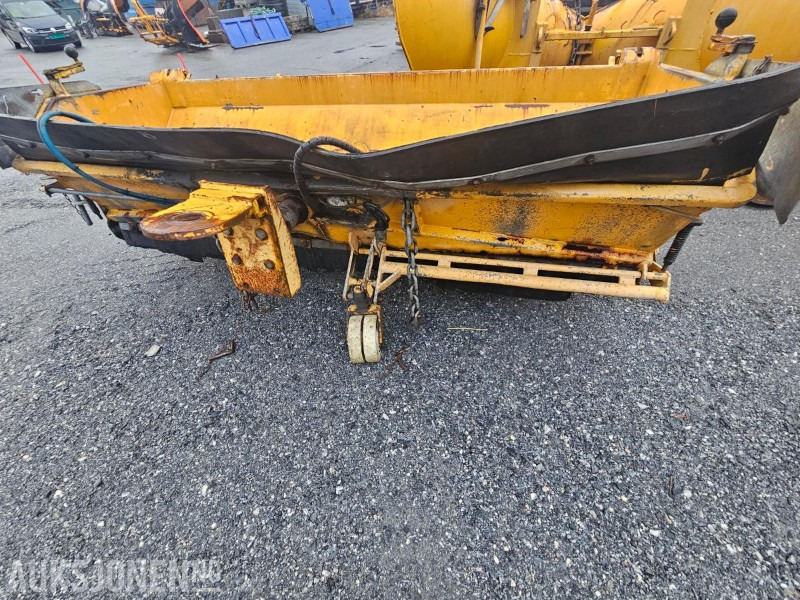 1991 Falköping Sandstrøer / Slepestrøer med hjul - Slepefeste - Type B10LU - 1 m3 - Agricultural machinery: picture 3 1991 Falköping Sandstrøer / Slepestrøer med hjul - Slepefeste - Type B10LU - 1 m3 - Agricultural machinery: picture 3