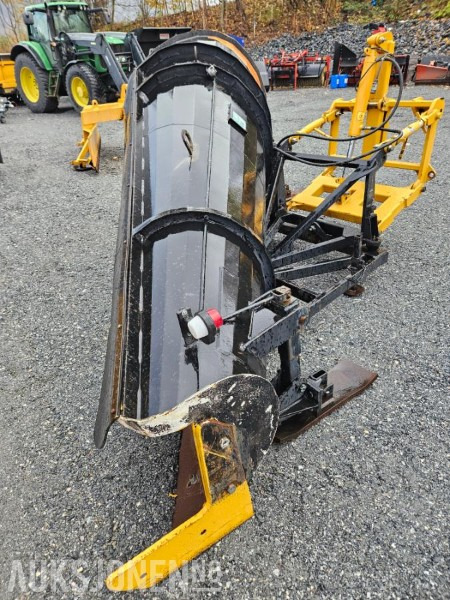 1992 Øveraasen diagonalplog DL 285 B - Største bredde 2900 mm - Med parallellogram - Hydraulisk løft - Agricultural machinery: picture 2 1992 Øveraasen diagonalplog DL 285 B - Største bredde 2900 mm - Med parallellogram - Hydraulisk løft - Agricultural machinery: picture 2