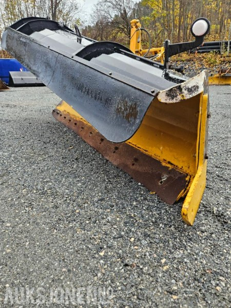 1992 Øveraasen diagonalplog DL 285 B - Største bredde 2900 mm - Med parallellogram - Hydraulisk løft - Agricultural machinery: picture 4 1992 Øveraasen diagonalplog DL 285 B - Største bredde 2900 mm - Med parallellogram - Hydraulisk løft - Agricultural machinery: picture 4