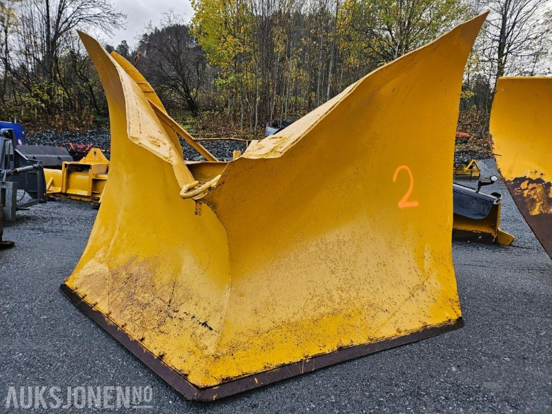 Eldre Spissplog / Snøplog - Agricultural machinery: picture 1 Eldre Spissplog / Snøplog - Agricultural machinery: picture 1