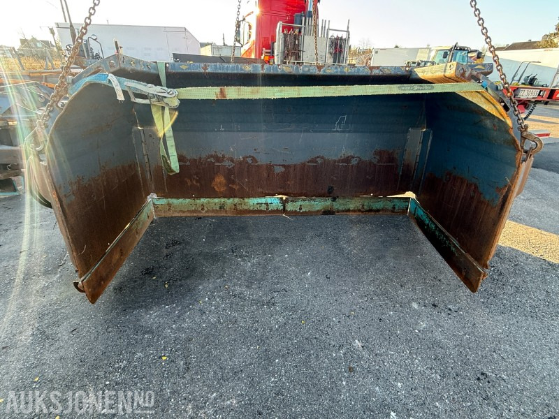 Stark Lametal UA4800 U-plog - Agricultural machinery: picture 2 Stark Lametal UA4800 U-plog - Agricultural machinery: picture 2