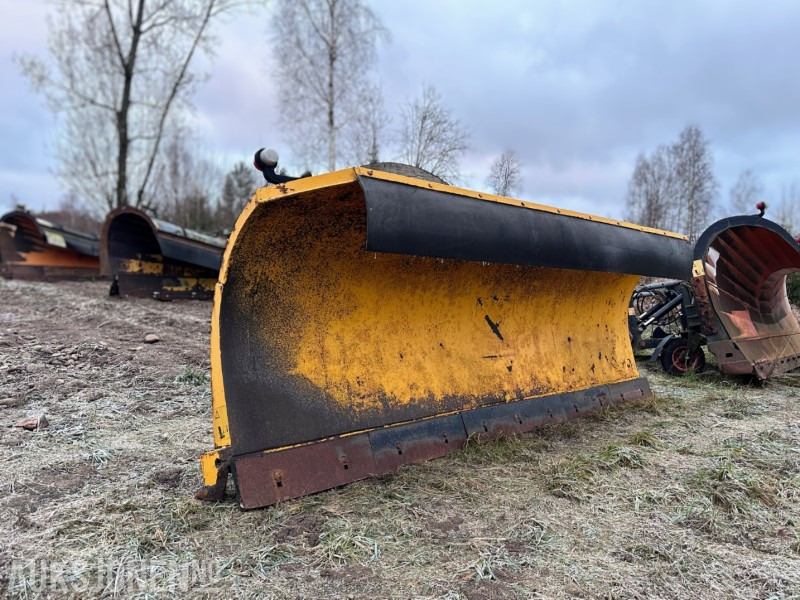 2000 TELLEFSDAL K-3300 P SNØPLOG 330 CM - Attachment for Construction machinery: picture 3 2000 TELLEFSDAL K-3300 P SNØPLOG 330 CM - Attachment for Construction machinery: picture 3
