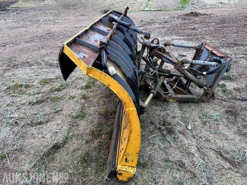 2000 TELLEFSDAL K-3300 P SNØPLOG 330 CM - Attachment for Construction machinery: picture 4 2000 TELLEFSDAL K-3300 P SNØPLOG 330 CM - Attachment for Construction machinery: picture 4
