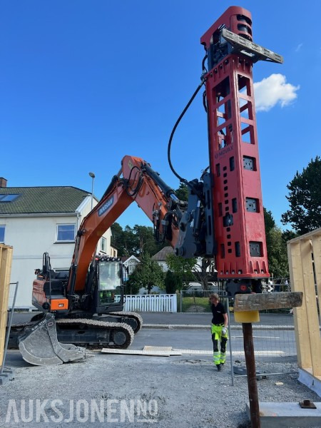 2022 Movax DH-25 pålehammer - S70 feste m/Oilquick-kobling. - Attachment for Construction machinery: picture 1 2022 Movax DH-25 pålehammer - S70 feste m/Oilquick-kobling. - Attachment for Construction machinery: picture 1