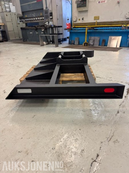 2025 Avrettingsbjelke for gravemaskin - S50 feste - Bredde 2000 mm - Attachment for Construction machinery: picture 4 2025 Avrettingsbjelke for gravemaskin - S50 feste - Bredde 2000 mm - Attachment for Construction machinery: picture 4