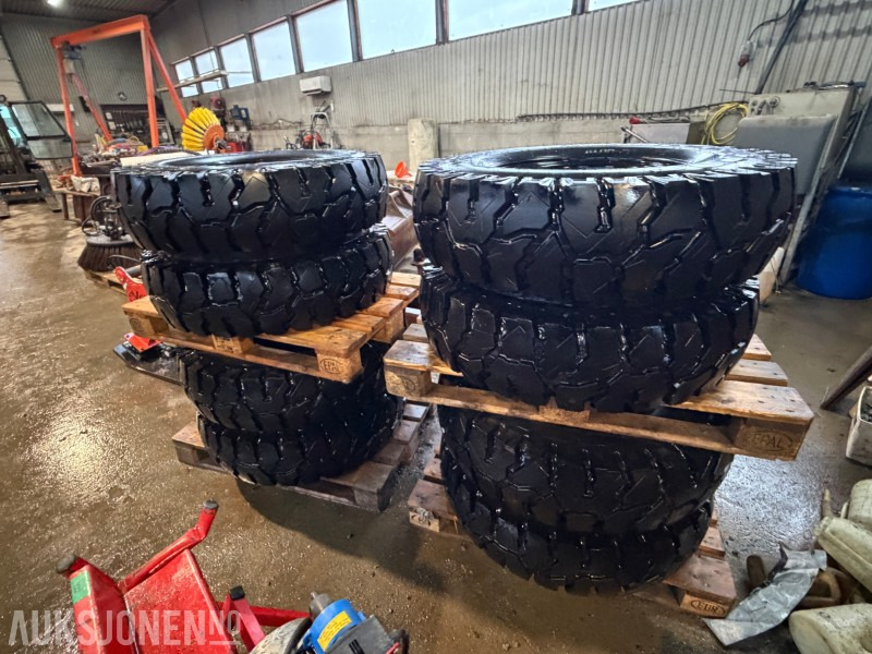 2025 Nokian 4 stk Hjulgraverdekk 10.00–20 – Nær Ny Stand – På Felg - Attachment for Construction machinery: picture 1 2025 Nokian 4 stk Hjulgraverdekk 10.00–20 – Nær Ny Stand – På Felg - Attachment for Construction machinery: picture 1