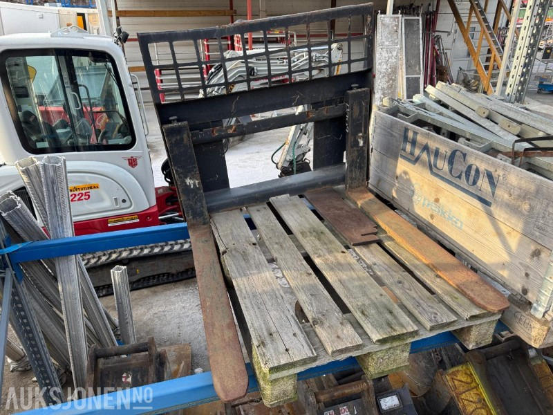 Bobcat Pallegafler - Attachment for Construction machinery: picture 1 Bobcat Pallegafler - Attachment for Construction machinery: picture 1