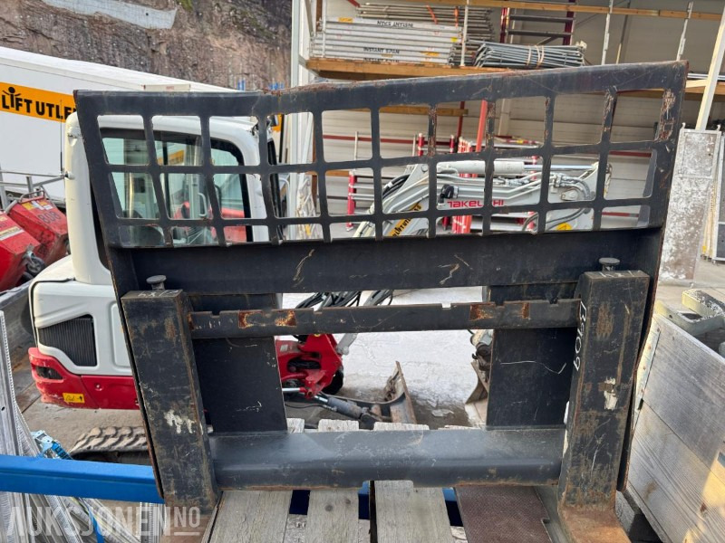 Bobcat Pallegafler - Attachment for Construction machinery: picture 2 Bobcat Pallegafler - Attachment for Construction machinery: picture 2