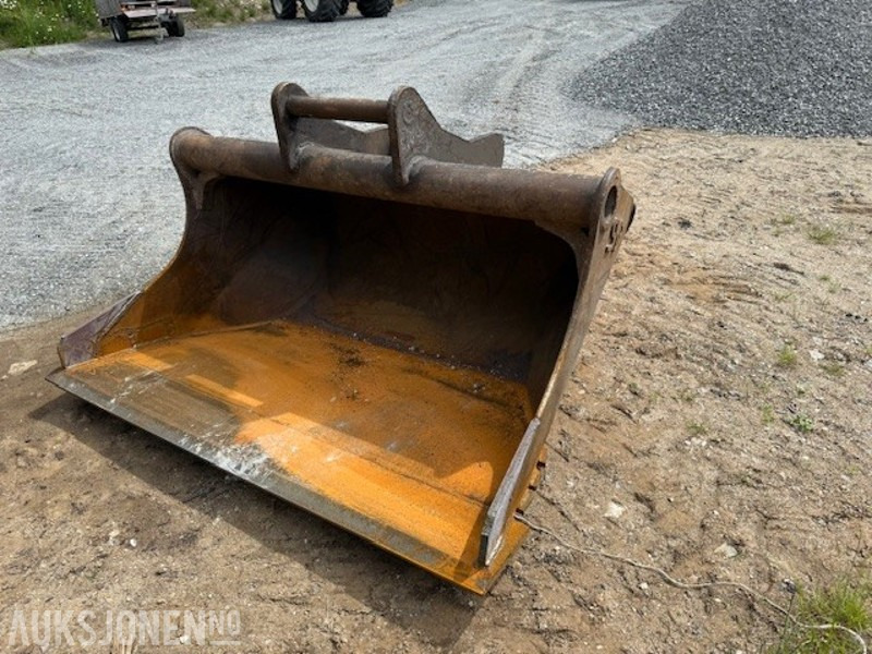 SMP 1000 liter skuffe - nysveist - S70 feste - Attachment for Construction machinery: picture 1 SMP 1000 liter skuffe - nysveist - S70 feste - Attachment for Construction machinery: picture 1