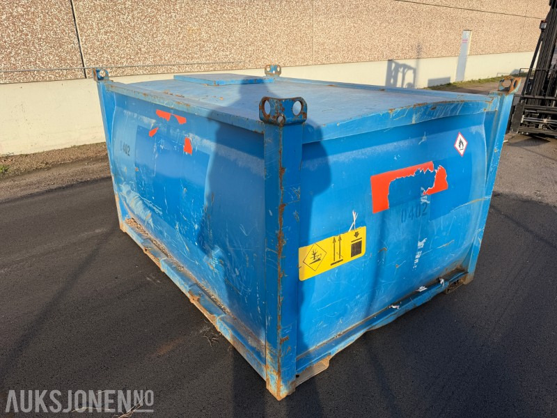 Fuel Proof dieseltank 3000L med lokk og tilkoblinger - Construction equipment: picture 1 Fuel Proof dieseltank 3000L med lokk og tilkoblinger - Construction equipment: picture 1