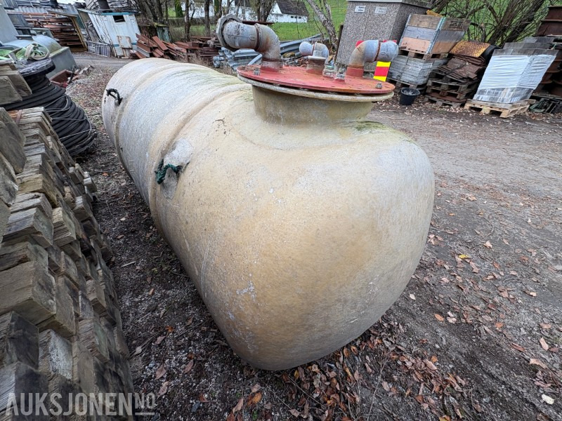 Glassfibertank (nedgravbar) – brukt - Construction equipment: picture 3 Glassfibertank (nedgravbar) – brukt - Construction equipment: picture 3