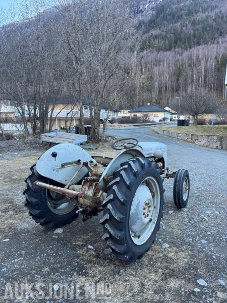 Massey Ferguson TE20 - Farm tractor: picture 5 Massey Ferguson TE20 - Farm tractor: picture 5