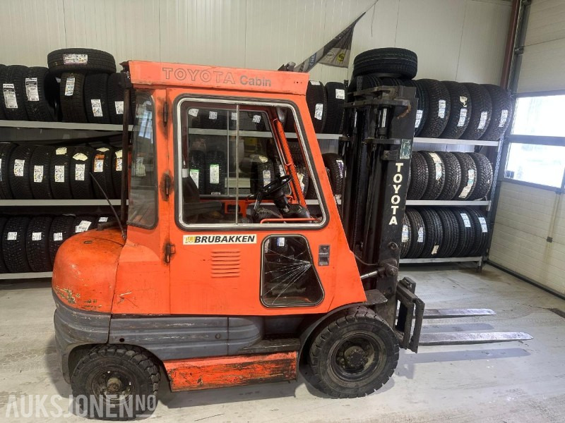 1996 Toyota Truck 6FDF 2,5 Tonn - Material handling equipment: picture 3 1996 Toyota Truck 6FDF 2,5 Tonn - Material handling equipment: picture 3