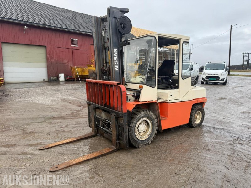 1997 Nissan WGF03A40 GAFFELTRUCK. - Material handling equipment: picture 1 1997 Nissan WGF03A40 GAFFELTRUCK. - Material handling equipment: picture 1