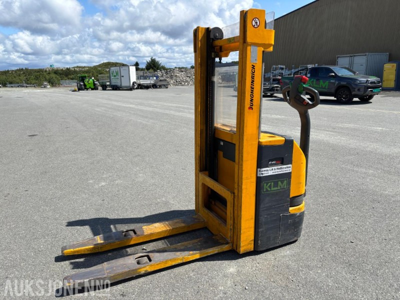 2002 Jungheinrich EJC 10 Palle / Ledestabler - Material handling equipment: picture 1 2002 Jungheinrich EJC 10 Palle / Ledestabler - Material handling equipment: picture 1