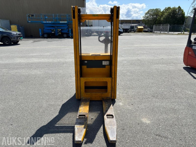 2002 Jungheinrich EJC 10 Palle / Ledestabler - Material handling equipment: picture 5 2002 Jungheinrich EJC 10 Palle / Ledestabler - Material handling equipment: picture 5