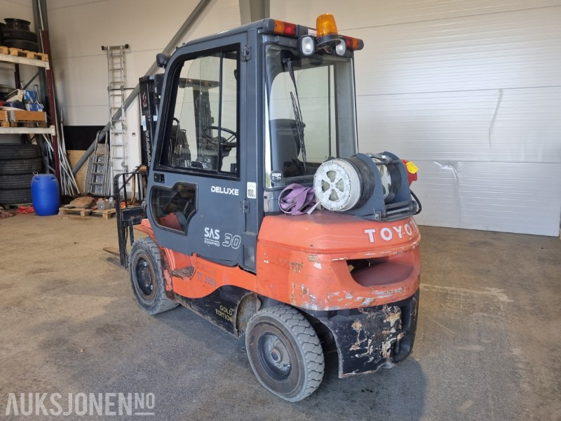 2007 Toyota 02-7FGF30 gasstruck 3T 5170 timer - Material handling equipment: picture 3 2007 Toyota 02-7FGF30 gasstruck 3T 5170 timer - Material handling equipment: picture 3