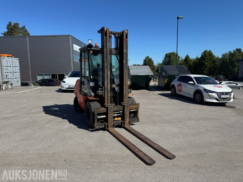 2008 Toyota 02-7FD45 Motvektstruck - Gaffeltruck - Material handling equipment: picture 3 2008 Toyota 02-7FD45 Motvektstruck - Gaffeltruck - Material handling equipment: picture 3