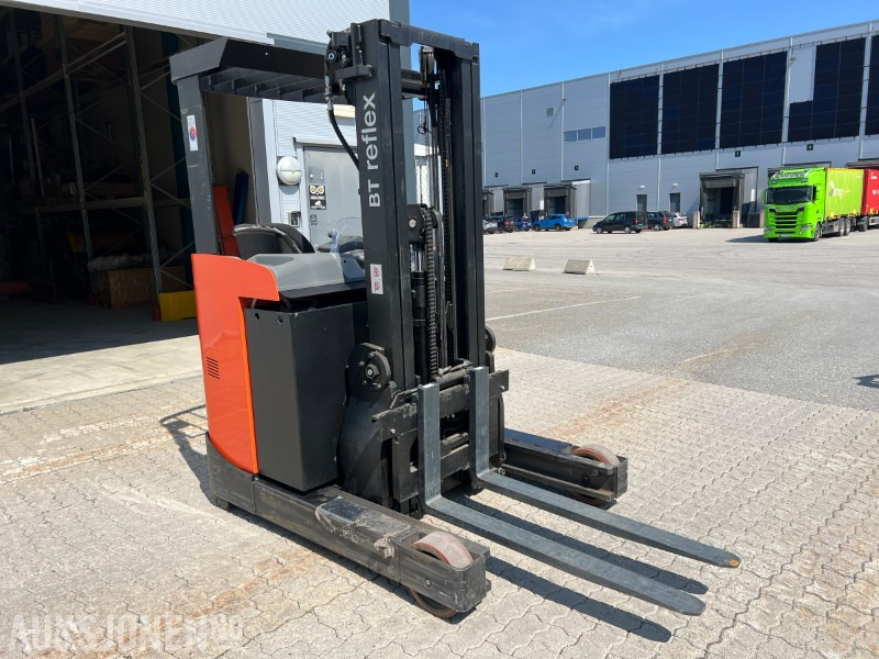 Skyvemasstruck BT RRE140 B m/lader - Material handling equipment: picture 5 Skyvemasstruck BT RRE140 B m/lader - Material handling equipment: picture 5