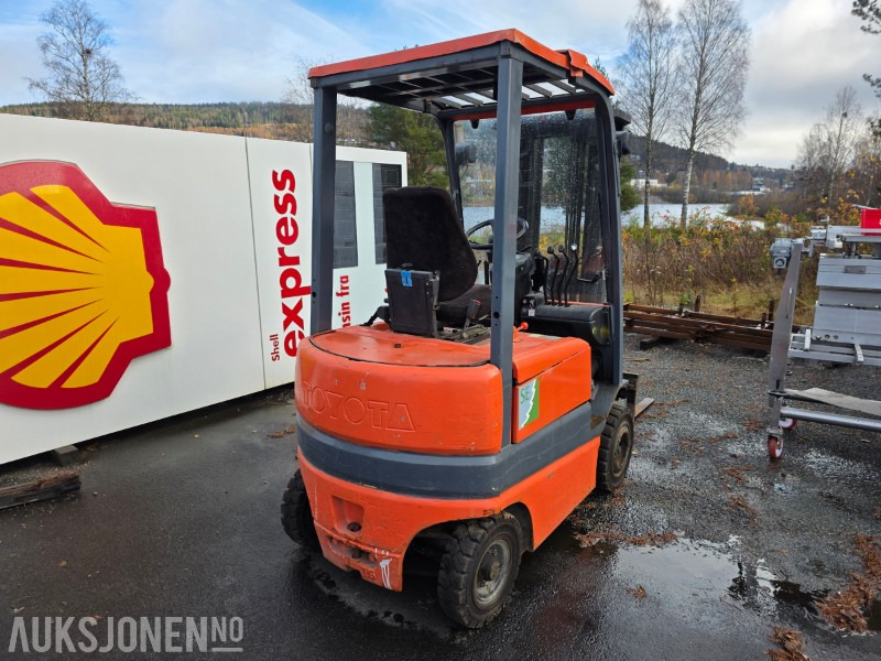 Toyota truck 1600 kg defekt batteri - Material handling equipment: picture 4 Toyota truck 1600 kg defekt batteri - Material handling equipment: picture 4