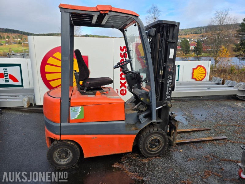 Toyota truck 1600 kg defekt batteri - Material handling equipment: picture 3 Toyota truck 1600 kg defekt batteri - Material handling equipment: picture 3