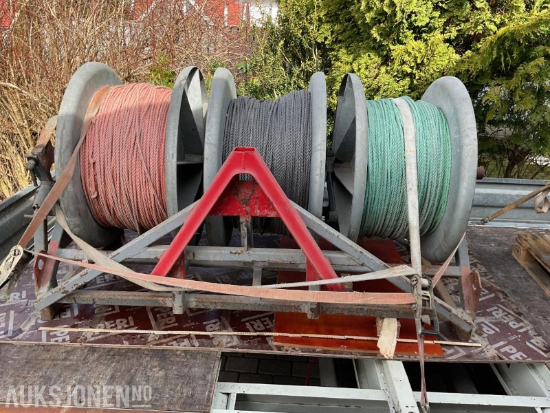 RF System ab - Et stativ med 3 tromler for kveiling - Construction equipment: picture 1 RF System ab - Et stativ med 3 tromler for kveiling - Construction equipment: picture 1