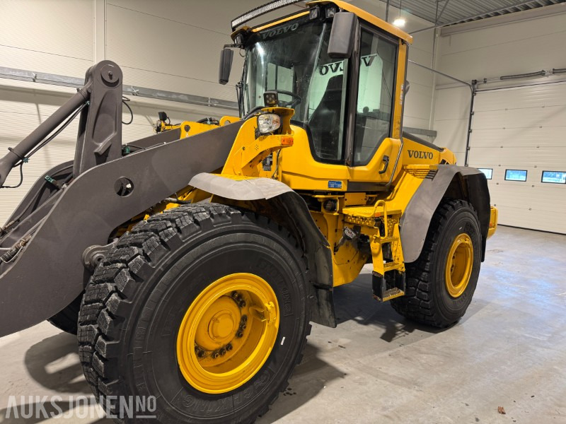 VOLVO L120F HJULLASTER MED SKUFFE, SENTRALSMØRING OG 2 SETT HJUL - Wheel loader: picture 2 VOLVO L120F HJULLASTER MED SKUFFE, SENTRALSMØRING OG 2 SETT HJUL - Wheel loader: picture 2