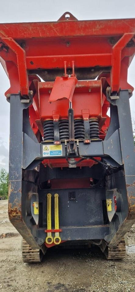 Sandvik QJ 241 - Mobile crusher: picture 4 Sandvik QJ 241 - Mobile crusher: picture 4
