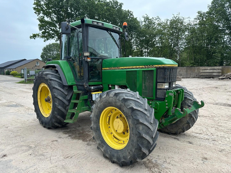 John Deere 7700 PowerQuad - Front linkage - Farm tractor: picture 2 John Deere 7700 PowerQuad - Front linkage - Farm tractor: picture 2