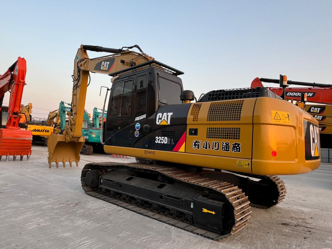Caterpillar 325 CAT CAT 325D 325D2 330D 329D 320D 320D2 320GC - Crawler excavator: picture 2 Caterpillar 325 CAT CAT 325D 325D2 330D 329D 320D 320D2 320GC - Crawler excavator: picture 2
