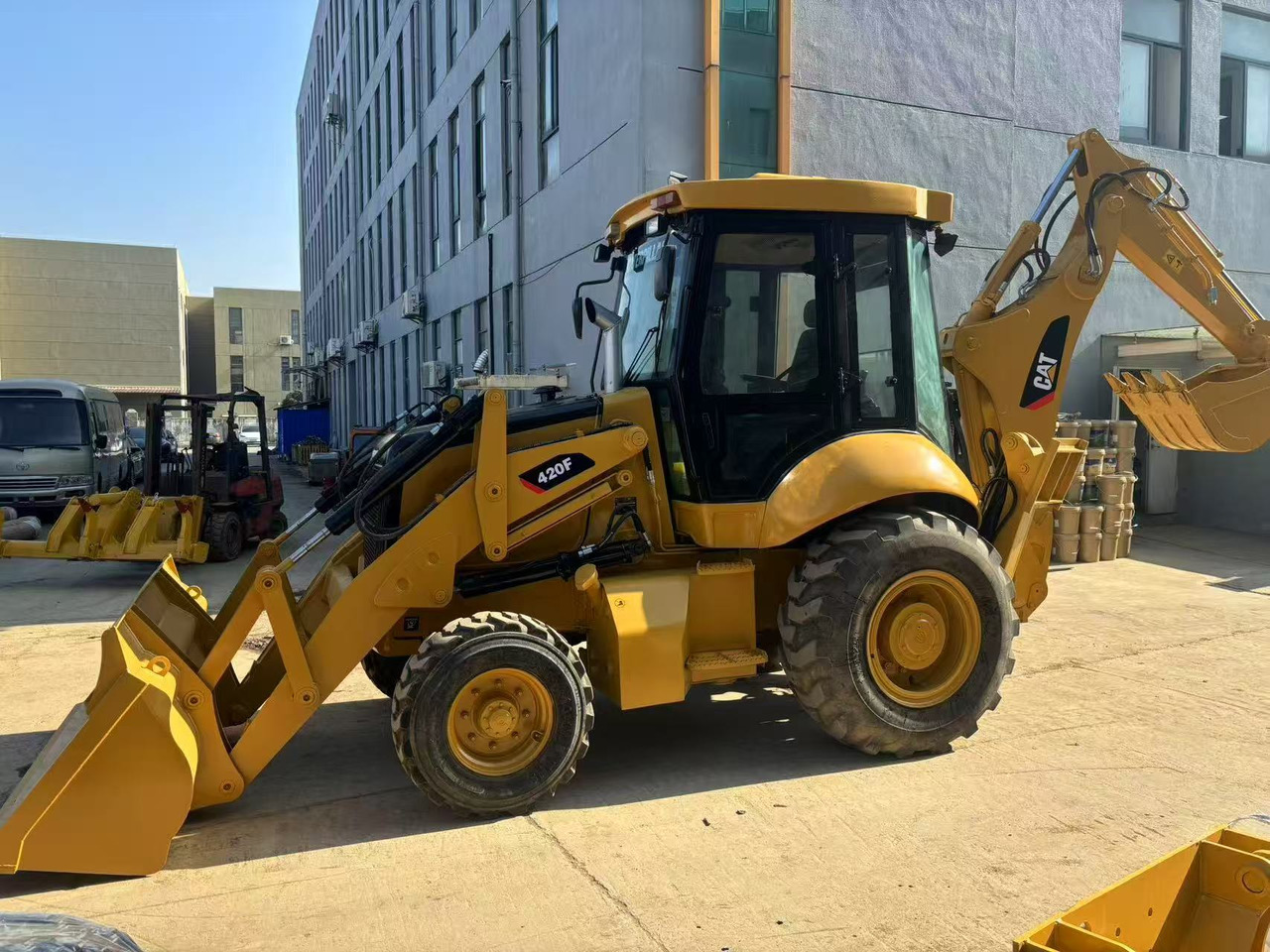 Caterpillar 420 Backhoe Loader CAT 420 420F 420F2 jcb 3cx 4cx in New Condition in Low Price - Backhoe loader: picture 1 Caterpillar 420 Backhoe Loader CAT 420 420F 420F2 jcb 3cx 4cx in New Condition in Low Price - Backhoe loader: picture 1