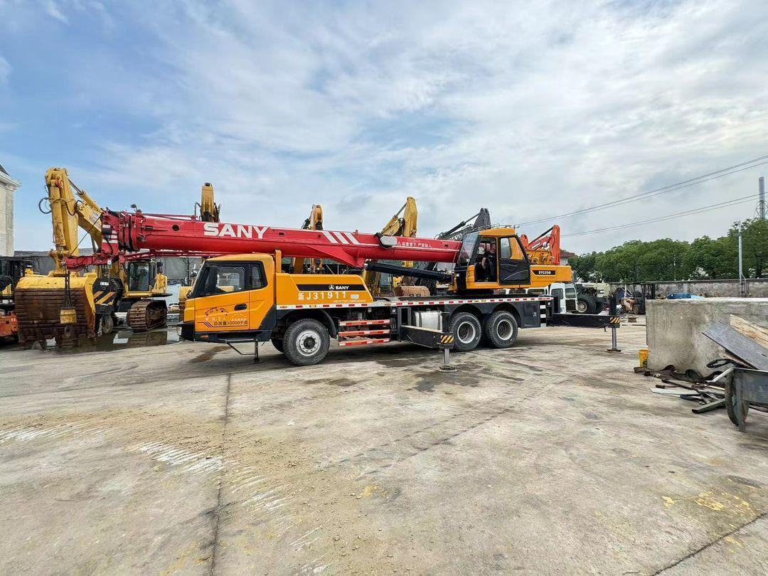 Sany 25 Ton Used Truck Crane 50 Ton 70 Ton 80 Ton 100 Ton 120 Ton 200 Ton 220Ton 240 Ton 300 Ton XCMG Zoomlion Liebherr Tadano Truck Crane - Mobile crane: picture 4 Sany 25 Ton Used Truck Crane 50 Ton 70 Ton 80 Ton 100 Ton 120 Ton 200 Ton 220Ton 240 Ton 300 Ton XCMG Zoomlion Liebherr Tadano Truck Crane - Mobile crane: picture 4