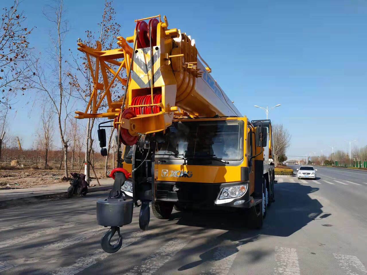 Mobile crane XCMG 100 Ton used truck crane QY100 with 68 meter telescopic boom on sale: picture 6