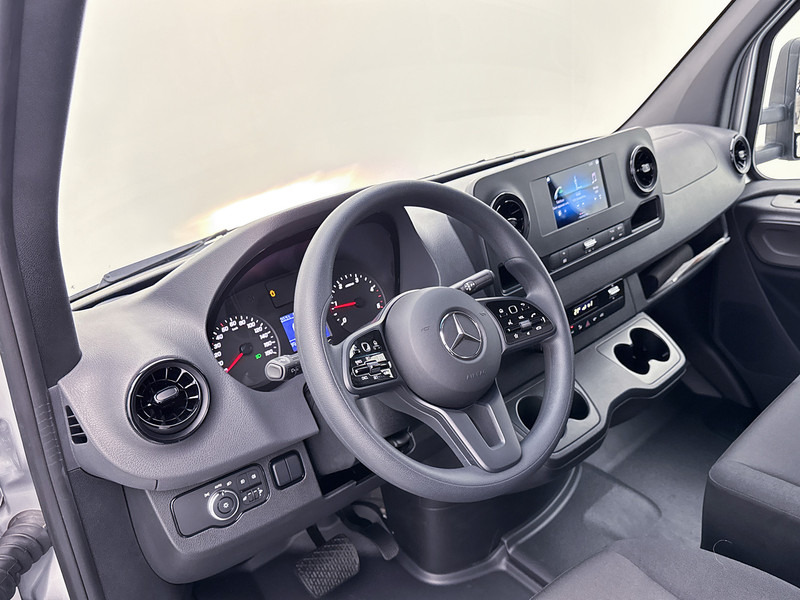 Mercedes-Benz Sprinter 517 1.9 CDI Bakwagen Meubelbak 1000KG Laadklep Apple Carplay/Android Auto Cruise Control - Box van: picture 5 Mercedes-Benz Sprinter 517 1.9 CDI Bakwagen Meubelbak 1000KG Laadklep Apple Carplay/Android Auto Cruise Control - Box van: picture 5