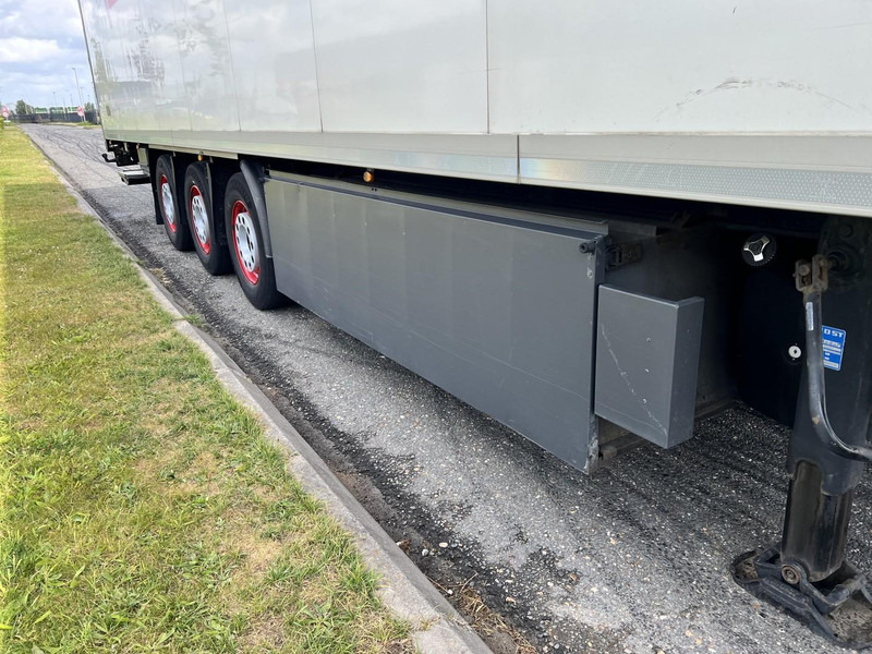 Kögel 3 - assige koeloplegger Carrier vector 1550 - Refrigerator semi-trailer: picture 4 Kögel 3 - assige koeloplegger Carrier vector 1550 - Refrigerator semi-trailer: picture 4