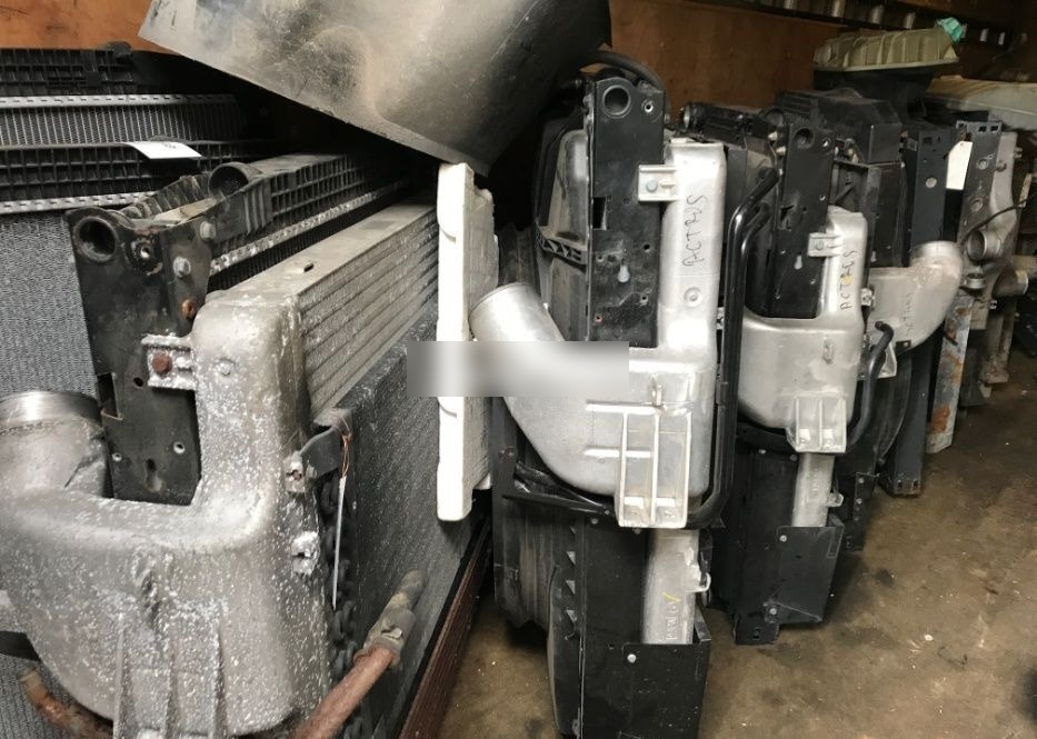 Camion din dezmembrari - Radiator for Truck: picture 1 Camion din dezmembrari - Radiator for Truck: picture 1