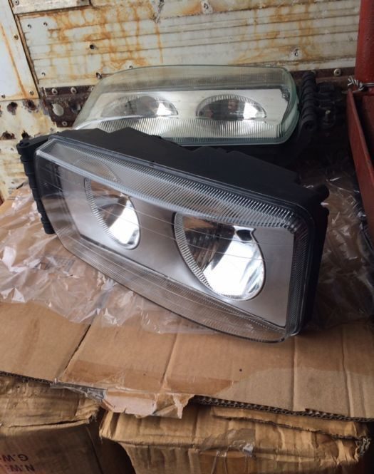 IVECO Stralis - Headlight for Truck: picture 2 IVECO Stralis - Headlight for Truck: picture 2