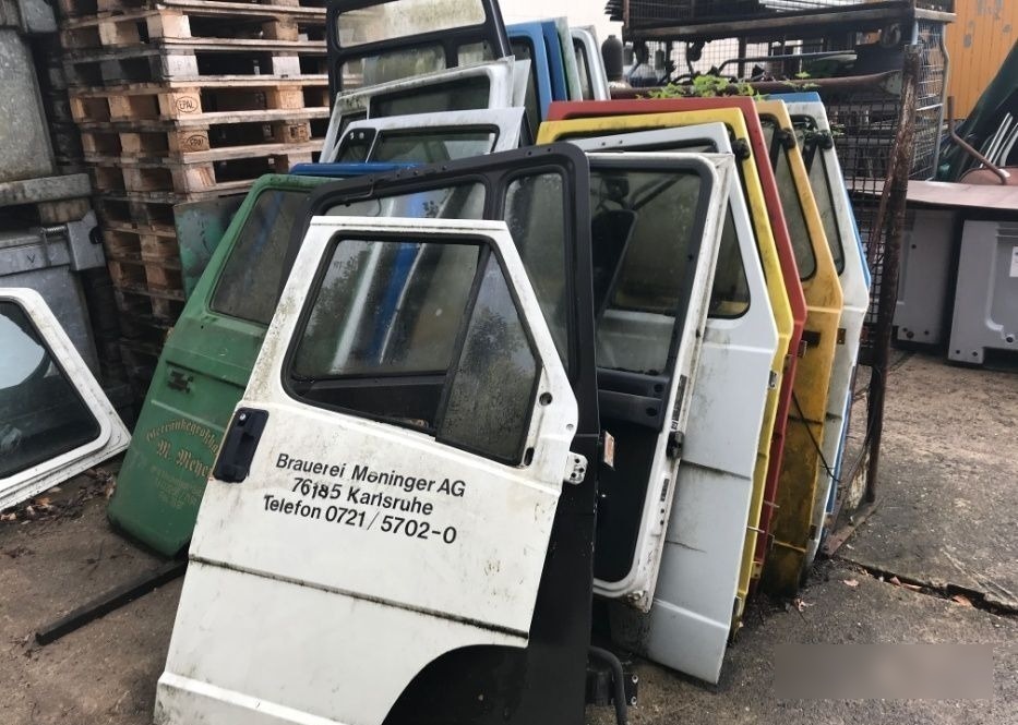 - Door and parts for Truck: picture 1 - Door and parts for Truck: picture 1