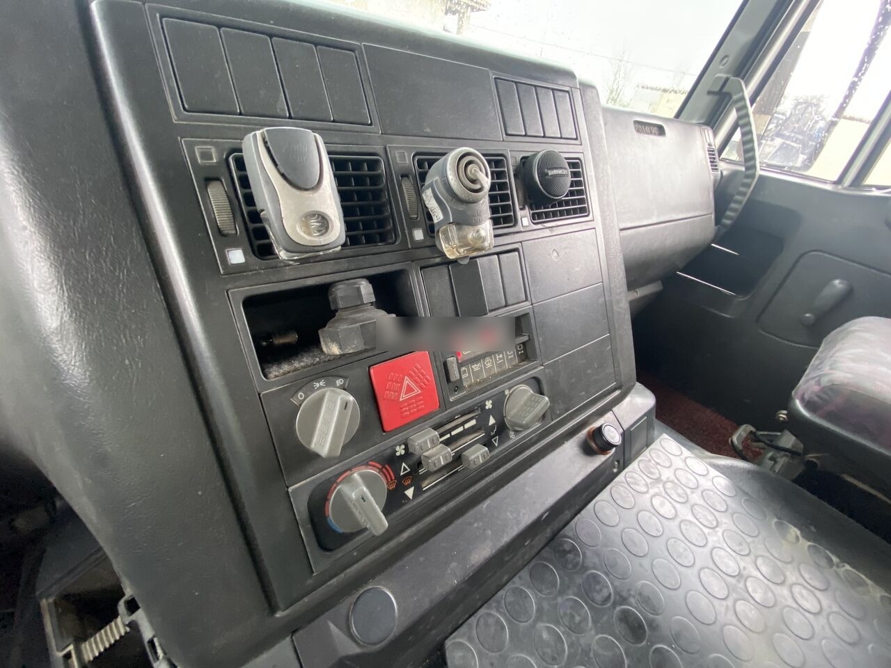 Tractor unit IVECO Eurotrakker 400E42HT 4x2 1Y3 - EURO 2 - Manual Injection Pomp -: picture 26
