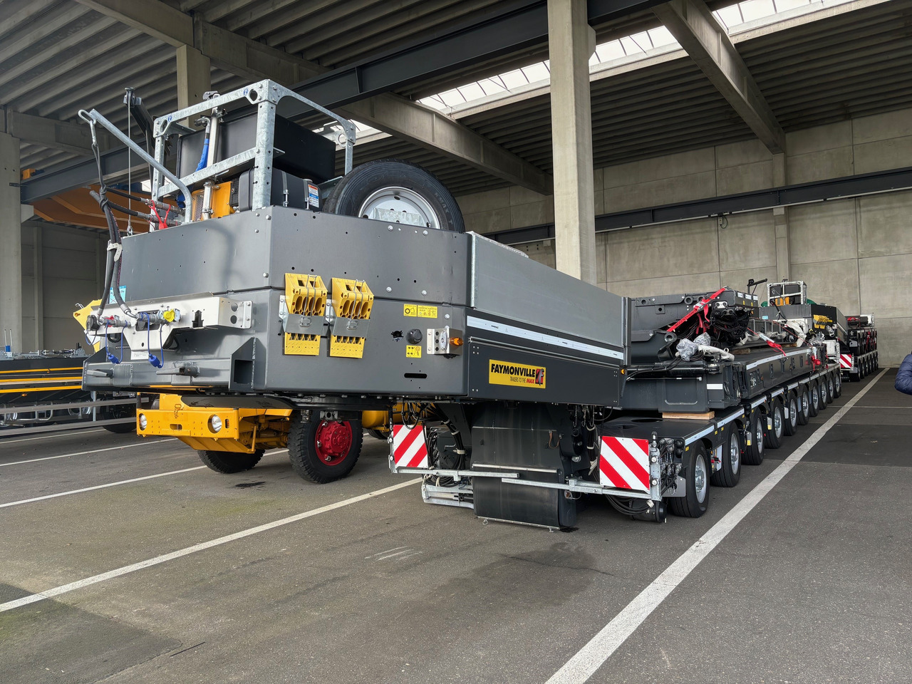FAYMONVILLE CombiMAX - Low loader semi-trailer: picture 3 FAYMONVILLE CombiMAX - Low loader semi-trailer: picture 3
